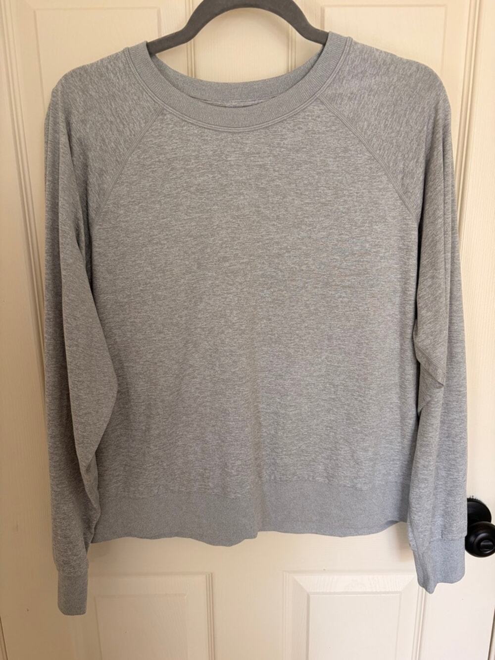 Vuori Long Sleeve Halo Crew Gray DreamKnit Sweatshirt size M